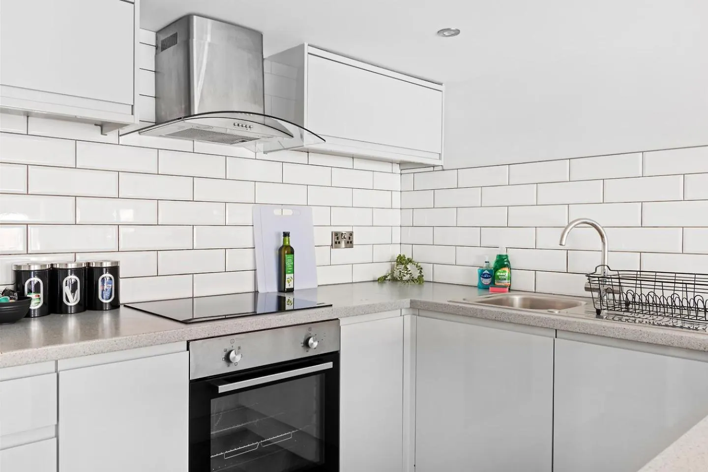 Bright & Quiet 2-Bedroom Apartment On Magdala Road Nottingham